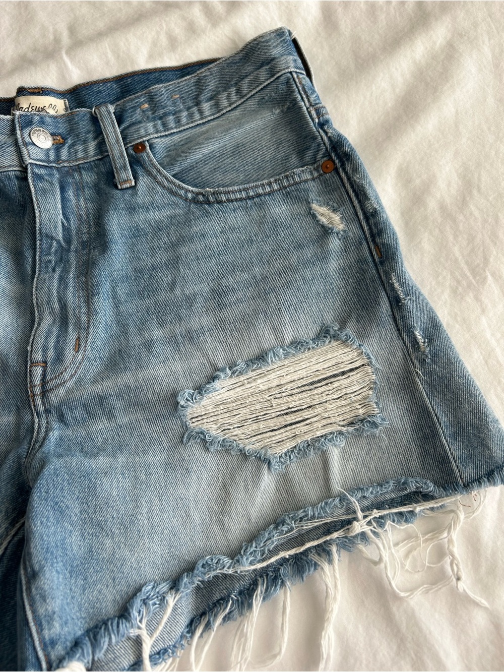 Madewell Relaxed Mid-Lenght Denim Shorts with Light Distressing - Picture 6 of 11